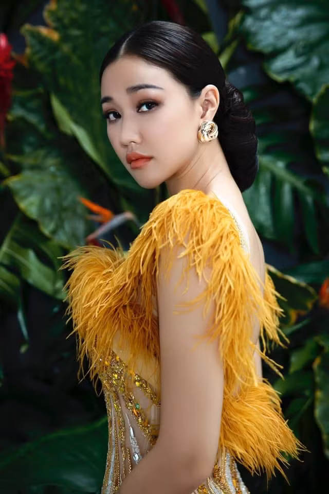 4 nam lam me don than, Maya bat ngo tiet lo dieu gay soc