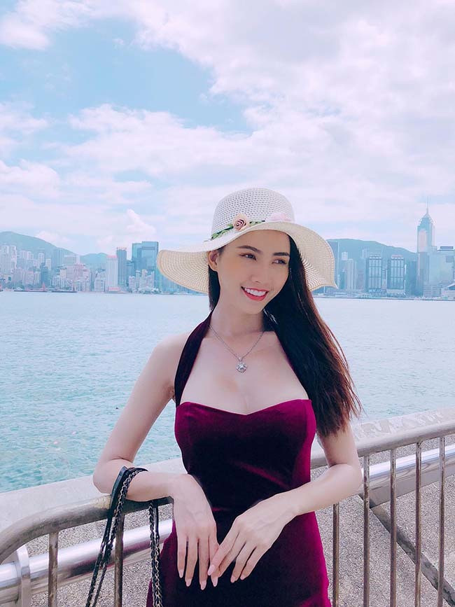 Hoa hậu quê miền Tây quan niệm, phụ nữ gần như ai cũng thích kim cương nên khi nhận được những món quà lớn như vậy cô rất hạnh phúc. Tuy nhiên, người đẹp cho rằng điều này cũng khiến bản thân có chút áp lực vì sợ nhiều người sẽ nghĩ mình núp bóng đại gia.