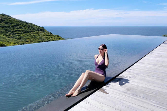 Người đẹp quê Tiền Giang khoe dáng trong những chuyến nghỉ dưỡng sang chảnh.