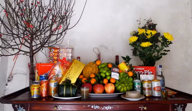 Bay hoa nay tren ban tho de thu tai nap khi, gia dinh hung vuong