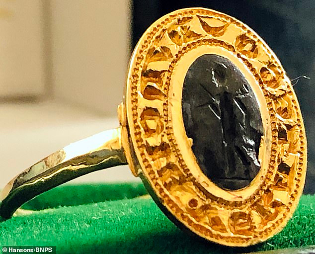 Mon do cu ky ngo thu vut di bat ngo dang gia ca gia tai