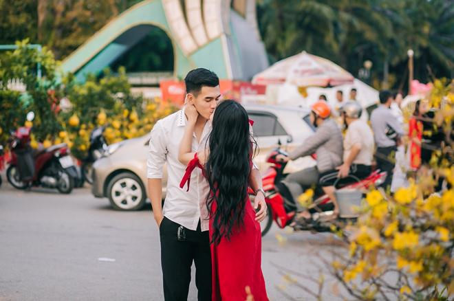 Chuyện tình yêu của cầu thủ Tiến Linh và Ngọc Quyên nhận được nhiều sự chú ý từ công chúng. Cả hai thường xuyên dành những lời "có cánh" cho nhau trên mạng. Bạn gái nam cầu thủ sinh năm 1994, tốt nghiệp ngành Múa, Đại học Sân khấu - Điện ảnh. Hiện cô là giáo viên dạy múa tại TP Vinh (Nghệ An). Ảnh: FBNV.