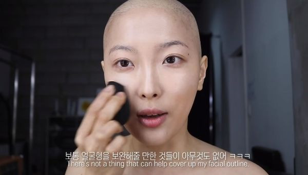 Cô quyết định quay 1 clip dạy trang điểm tự nhiên cho những ai bị ung thư.