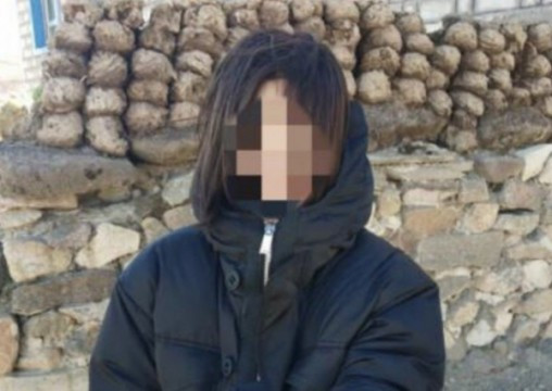 300 dan ong bo tien tui giup mot co gai bi ep cuoi 4 anh em ruot