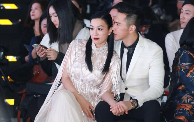 Trương Luân Thạc kém vợ 12 tuổi. Anh từng bị gia đình phản đối khi cưới người vợ có 3 con riêng.