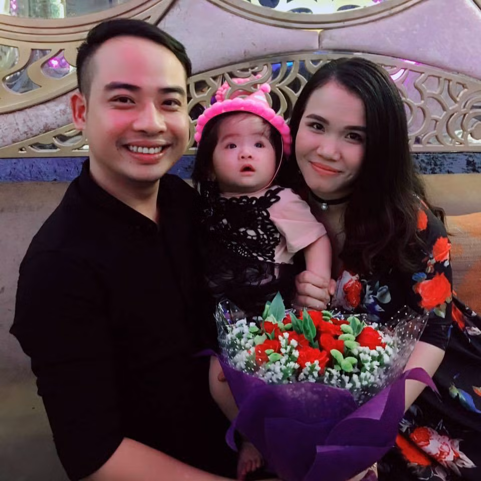 Tam thu dam nuoc mat cua me tre gui con gai 2 tuoi mac ung thu