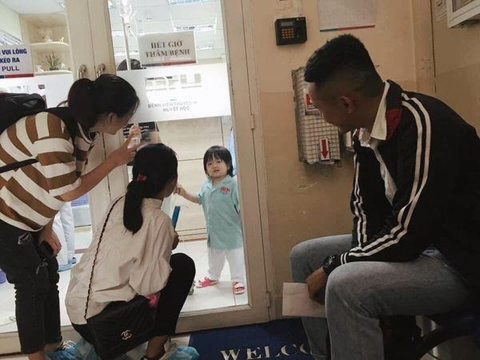 Tam thu dam nuoc mat cua me tre gui con gai 2 tuoi mac ung thu-Hinh-3