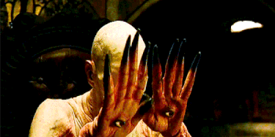 Thoạt nhìn, Pale Man là một quái vật hình người có lớp da nhợt nhạt, không có mắt, nó ngồi lặng im giữa một chiếc bàn đầy ắp đồ ăn. Tuy nhiên, khi nó thức tỉnh và bắt đầu tấn công, người xem kinh hoàng khi nhận ra đôi mắt của Pale Man nằm ở chính giữa hai lòng bàn tay của nó.