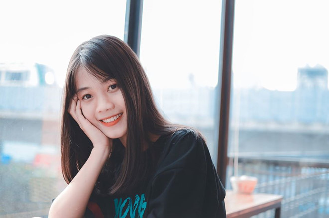 Đối với 10X, kỷ niệm nhớ nhất từ khi bắt đầu chụp hình là khi cô cùng bạn thực hiện bộ ảnh mặc áo dài. "Hôm đó mình vừa chụp được 3 tấm thì trời đổ mưa rất to, mình cùng bạn nháy phải về luôn. Tuy nhiên, 3 tấm chụp đó chính là 3 tấm được mọi người đón nhận rất nhiệt tình. Có lẽ ông trời quyết định mình chỉ nên chụp 3 tấm xuất thần đó, không cần chụp thêm", Linh An kể.