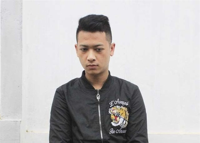 Khoi to nam thanh nien ngao da cuop xe may cua hai me con