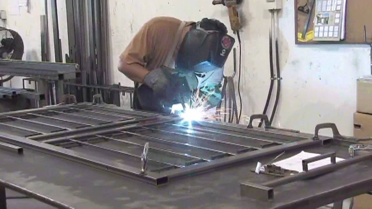 Do đó, việc lắp khung sắt "Thái dương hoa" sẽ giúp ngăn chặn bọn trộm và giảm đi những thiệt hại mà chúng gây ra.