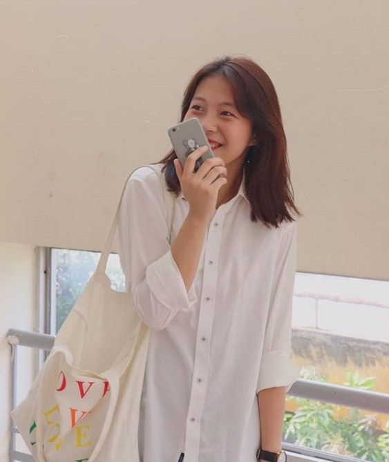 Ngoài vẻ duyên dáng và cách nói chuyện dễ thương, Giang Vũ được nhiều người ngưỡng mộ khi có thành tích học tập ấn tượng. Nữ sinh là học sinh giỏi trong 12 năm liền, nhận học bổng du học toàn phần tại đại học Nhật Bản, có bằng N1, J1 tiếng Nhật.