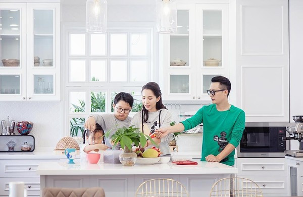 Con gai Hoang Bach hoi ‘ba dao’: Sao bo me duoc tam cung nhau?-Hinh-2