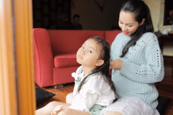 Con gai Hoang Bach hoi ‘ba dao’: Sao bo me duoc tam cung nhau?