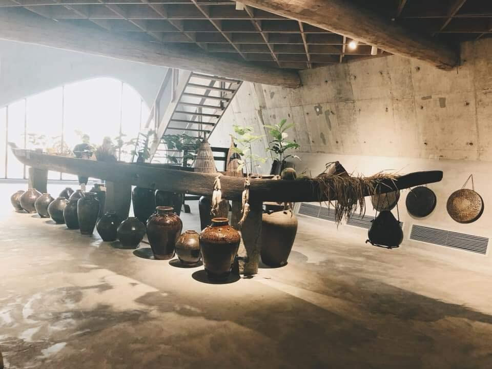 Đến đây, du khách có thể tham quan, chiêm ngưỡng những đồ chế biến cà phê có tuổi đời hàng trăm năm tuổi.