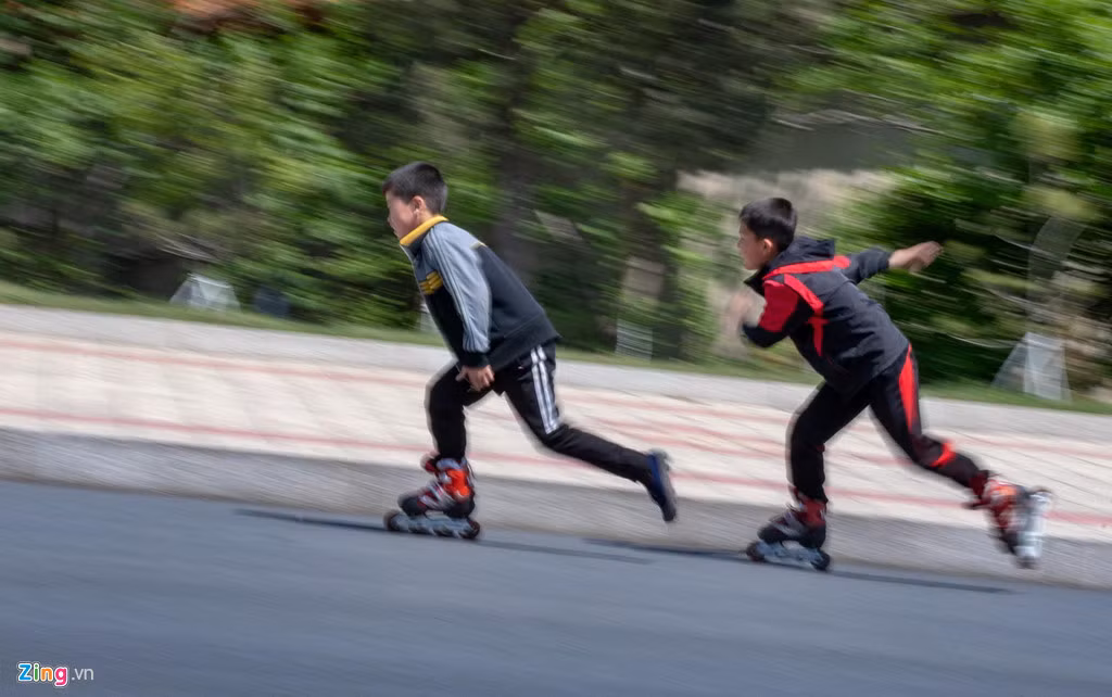 Trượt patin là một thú chơi được trẻ em Triều Tiên yêu thích.