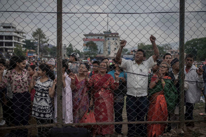 Người dân tập trung trong lễ hội Rato Machhendranath ở Patan, chờ đón sự xuất hiện của nữ thần sống. Ảnh: Maria Contreras Coll.