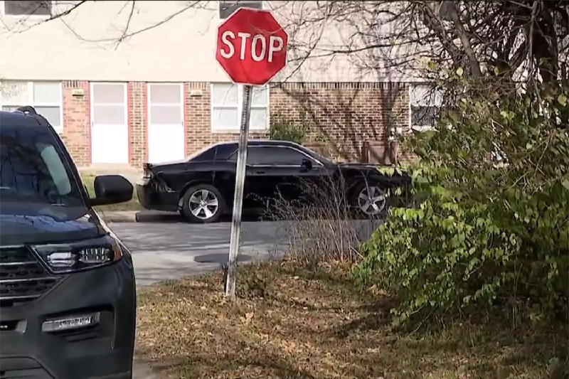 Hai bé gái bị kẻ trộm xe vứt xuống mương - Hình 2 Hai be gai bi ke trom xe vut xuong muong-Hinh-2