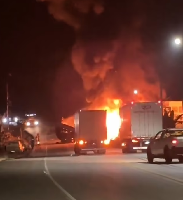 Ám ảnh hiện trường xe buýt va chạm xe tải, 38 người thiệt mạng - Hình 2 Am anh hien truong xe buyt va cham xe tai, 38 nguoi thiet mang-Hinh-2