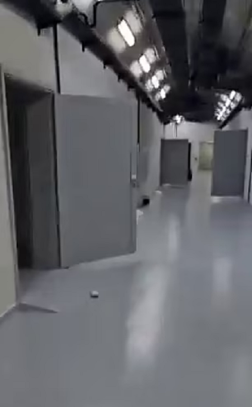 ...và hành lang xuất hiện trong video.