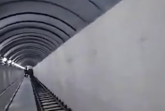 Daily Mail đưa tin, mạng lưới đường hầm bí mật của gia đình Thiếu tướng Maher al-Assad, em trai của Tổng thống Bashar al-Assad, vừa được hé lộ sau khi lực lượng nổi dậy Syria giành quyền kiểm soát thủ đô Damascus. (Nguồn ảnh: Daily Mail/Reuters)