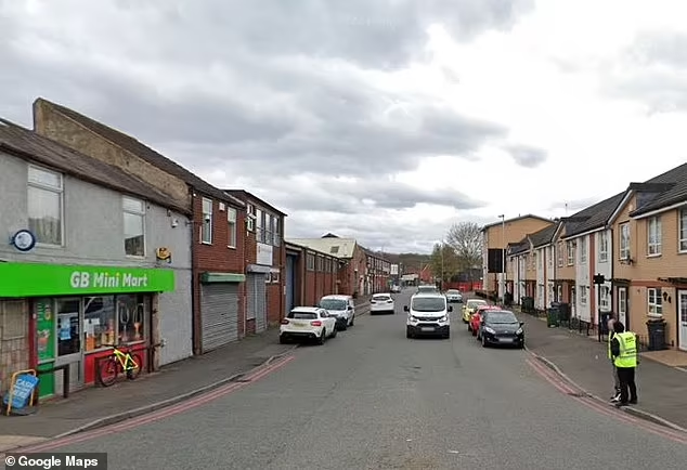 Be trai 4 tuoi bi xe buyt dam tu vong