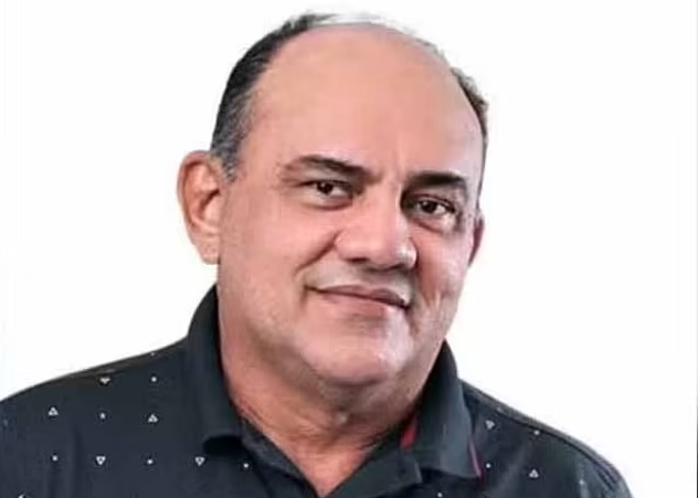 Đang nói chuyện với mẹ vợ trước nhà, nghị sĩ bị bắn tử vong Dang noi chuyen voi me vo truoc nha, nghi si bi ban tu vong