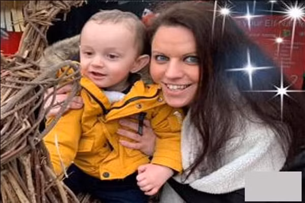 Bi kich cha sat hai con trai 5 tuoi roi tu sat