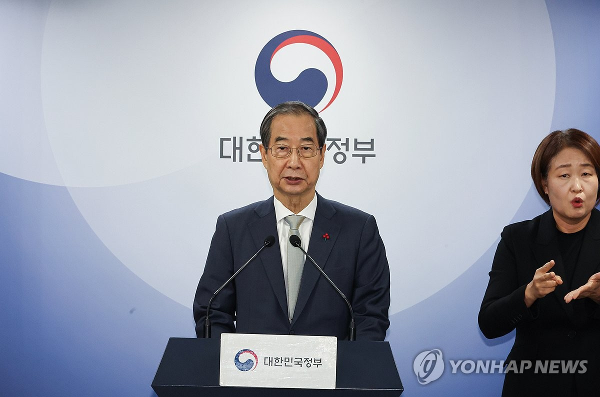 Năm 1997-1998, ông là Thứ trưởng Bộ Thương mại, Công nghiệp và Năng lượng Hàn Quốc. Ảnh: Yonhap.