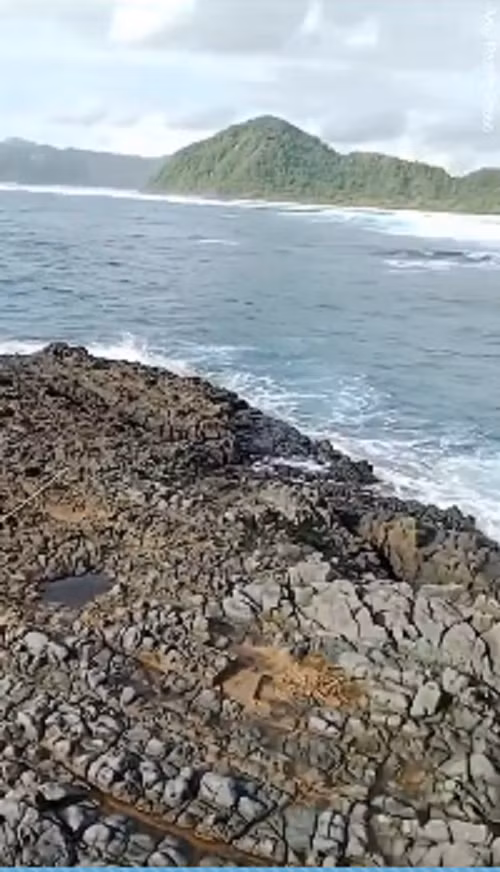 Thi thể của Merlin đã được bàn giao cho gia đình cô tại làng Tanak Awu.