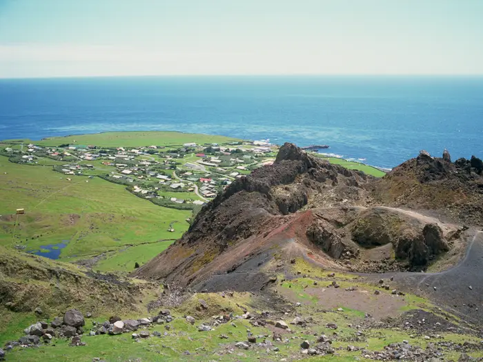 Hiện tại, Kelly chỉ mất vài phút để đến nơi cô làm việc. "Chúng tôi không có nhiều khách du lịch nhưng số lượng khách có thể tăng gấp bốn lần lúc cao điểm. Có khoảng 900 khách du lịch mỗi năm", cô nói tiếp. Ảnh: Getty.