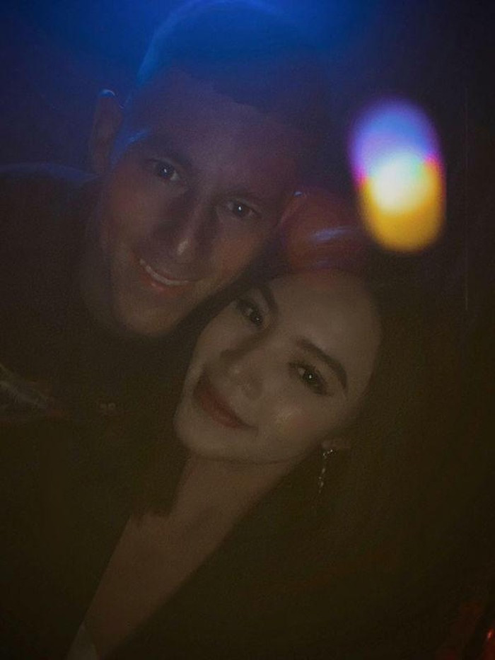 Hoa hau, dai gia: Yeu nhau lam... can nhau dau?