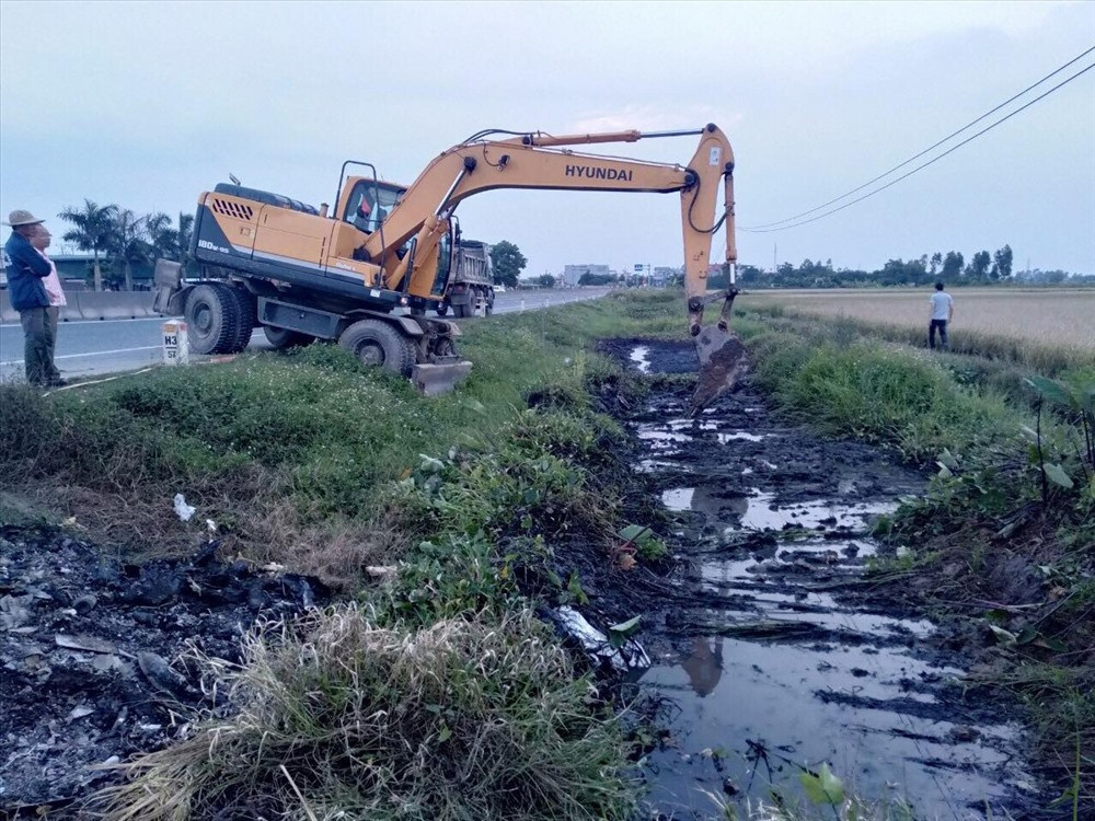 Muong nuoc chat thai doc hai o Hai Phong: Xuat hien manh moi nghi pham-Hinh-2