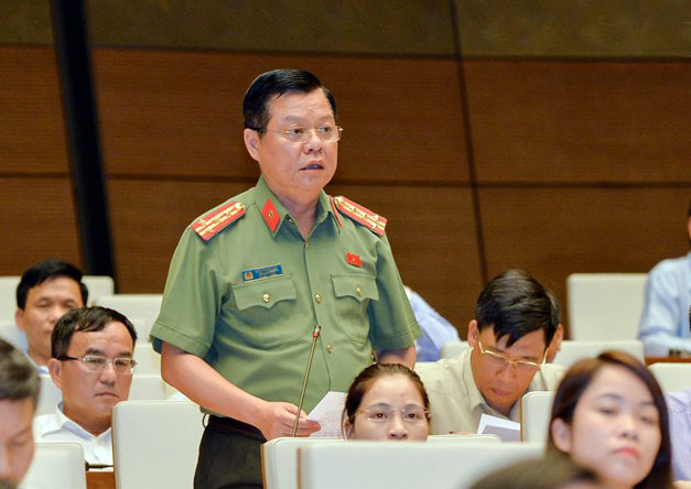 Bo truong Tai Chinh: Thu 437 ty dong thue Grab va 8 hang taxi cong nghe-Hinh-2