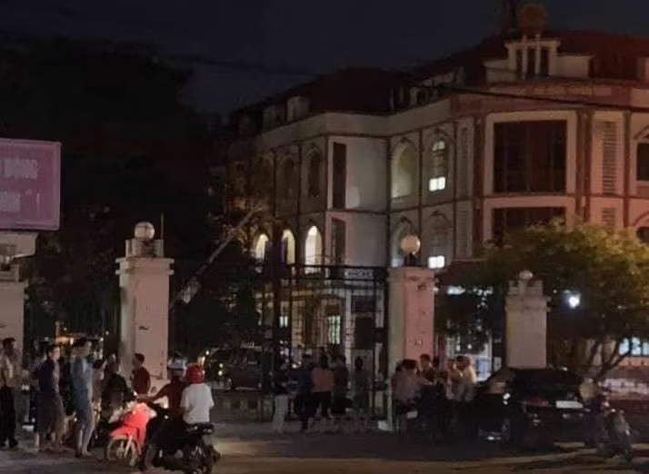 Can bo Noi vu Thai Binh tu vong o noi lam viec, thi the co vet thuong