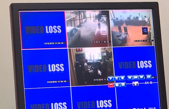 Toàn bộ diễn biến vụ cướp cũng được camera an ninh của Ngân hàng ghi lại.