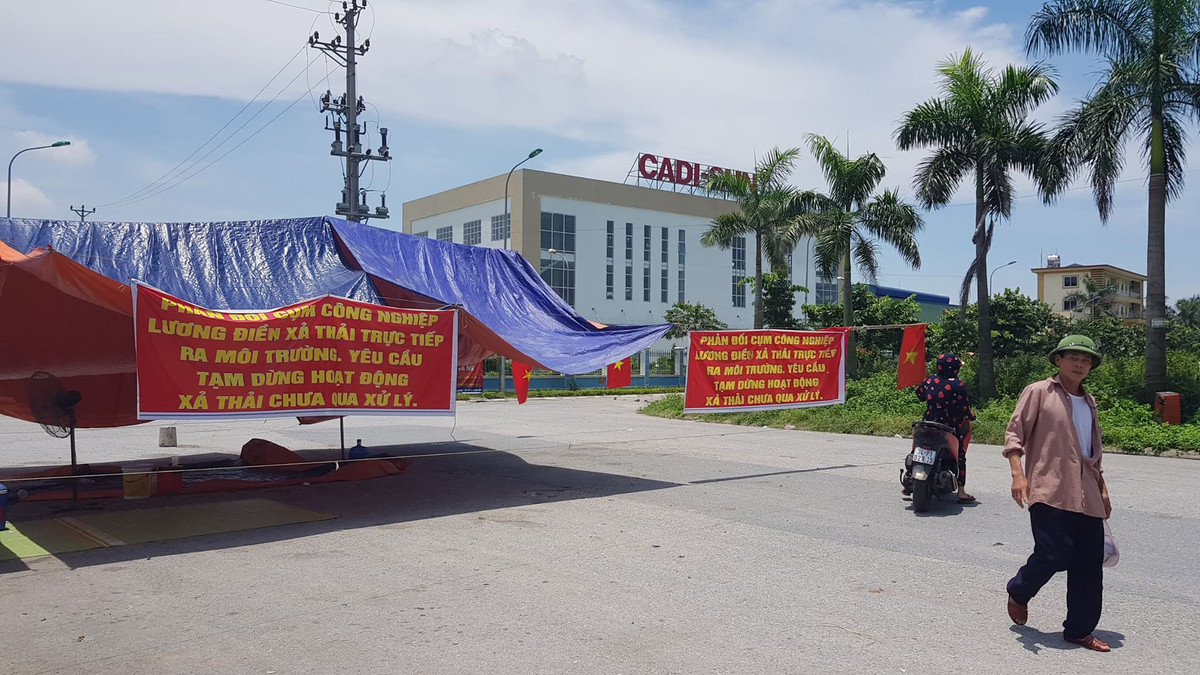 Dan dung leu truoc cong Cum cong nghiep de phan doi xa thai-Hinh-2