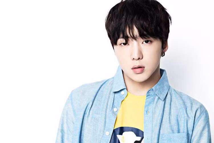 Không chỉ Jinwoo, Seung Yoon cũng lên tiếng: "Đại Hàn Dân Quốc - Việt Nam. Tất cả các cầu thủ đã vất vả rồi".
