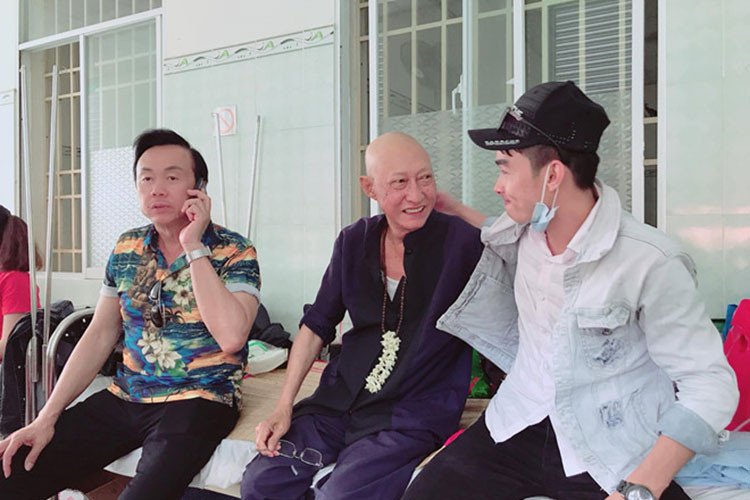 Theo chia sẻ của nghệ sĩ Lê Bình, chiều ngày 28/8, ông sẽ được về nhà, 20 ngày sau tiếp tục tái khám, điều trị. Ảnh: Zing