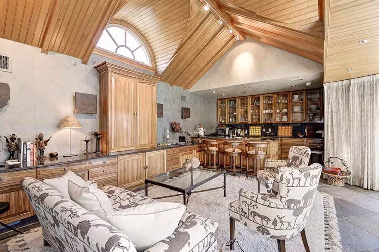 Rooney giờ đây sẽ là hàng xóm của những người nổi tiếng như Ivanka Trump hay gia đình cựu tổng thống Obama.