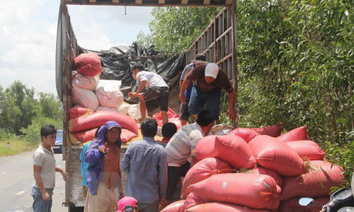 Bi dung xe cho qua tai, tai xe lao thang vao luc luong chuc nang