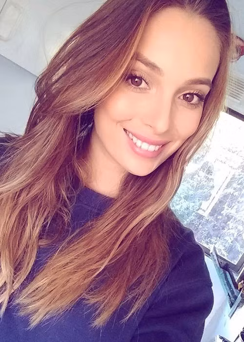 Người đẹp đến từ Chile rạng rỡ ở đời thường. Ảnh: FBNV