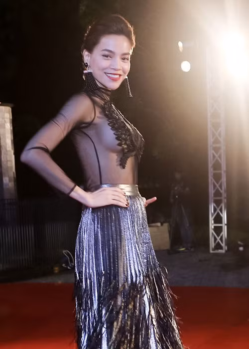 Khán giả từng đỏ mặt trước hình ảnh Hồ Ngọc Hà hở nửa bầu ngực khi làm giám khảo The Face. Ảnh: Zing