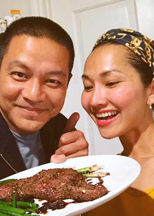 Mỗi ngày, Kim Hiền đều nấu ăn cho chồng con. Tuy nhiên, ông xã của nữ diễn viên vẫn sẵn sàng vào bếp.