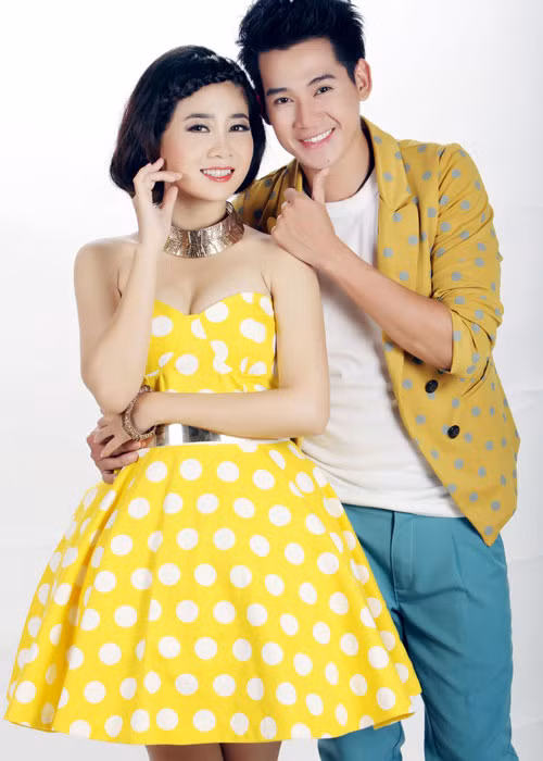 Ngọc Huy và Mai Phương hẹn hò, có con chung sau đó chia tay. Hiện, Mai Phương bị bệnh ung thư phổi. Theo lời Ốc Thanh Vân, Ngọc Huy vẫn quan tâm đến Mai Phương nhưng chỉ có chừng mực vì cả hai không còn yêu nhau. Ốc Thanh Vân còn cho biết, Mai Phương vẫn nặng lòng với Ngọc Huy, mong anh về nhưng vì anh chưa thể về được do giấy tờ. Ảnh: Saostar 