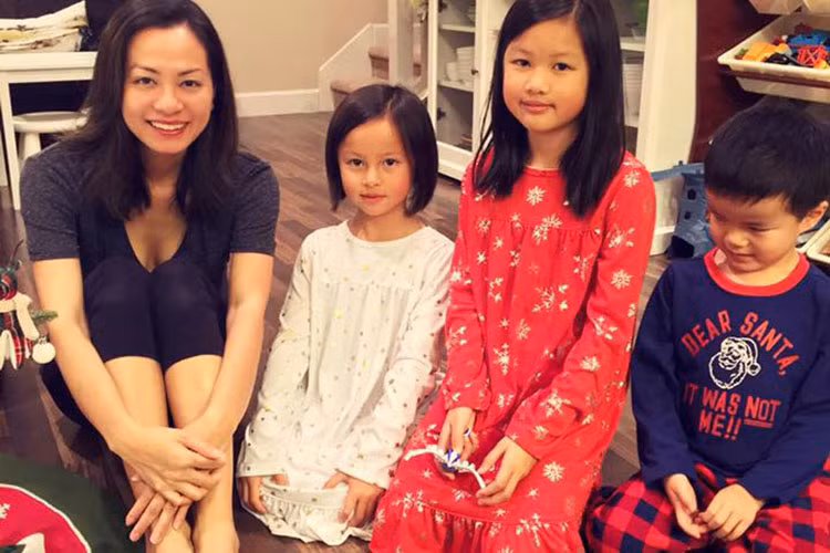 Hai con gái của Ngọc Thúy càng lớn càng đáng yêu.