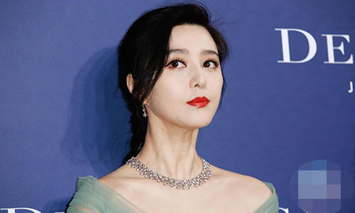 Pham Bang Bang vuong nghi van lo anh bi cong tay, xich chan