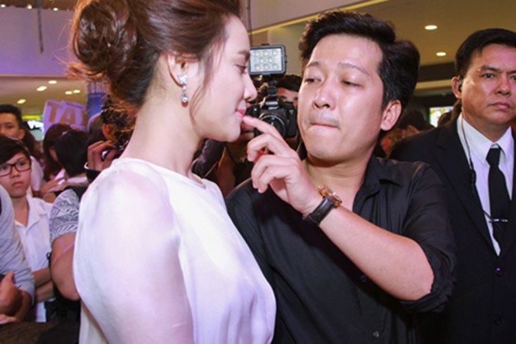 Cặp đôi tay trong tay hạnh phúc sau những sóng gió với Quế Vân. Ảnh: Phununews