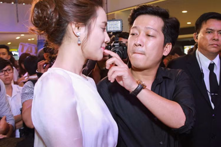 Cặp đôi tay trong tay hạnh phúc sau những sóng gió với Quế Vân. Ảnh: Phununews