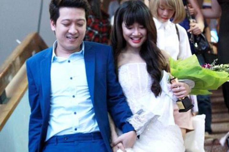 Nhã Phương không giấu được niềm hạnh phúc mỗi khi bên Trường Giang. Ảnh: Datviet